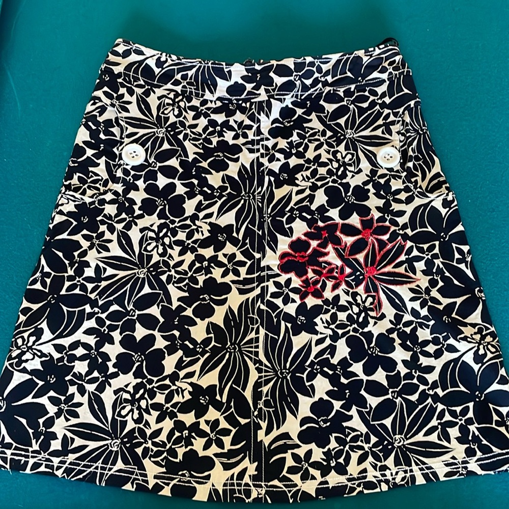 Women’s floral skirt with pockets